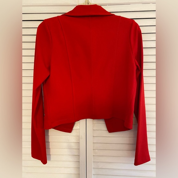 Blazer - Picture 3 of 3